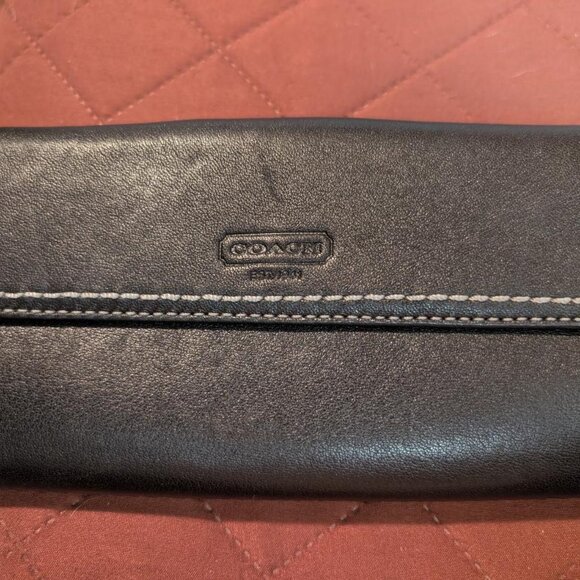 COACH BLACK LEATHER TURN LOCK LONG WALLET - Picture 2 of 10